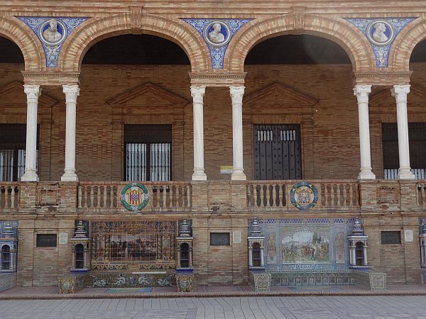 Province alcoves: tiled mosiacs and benches