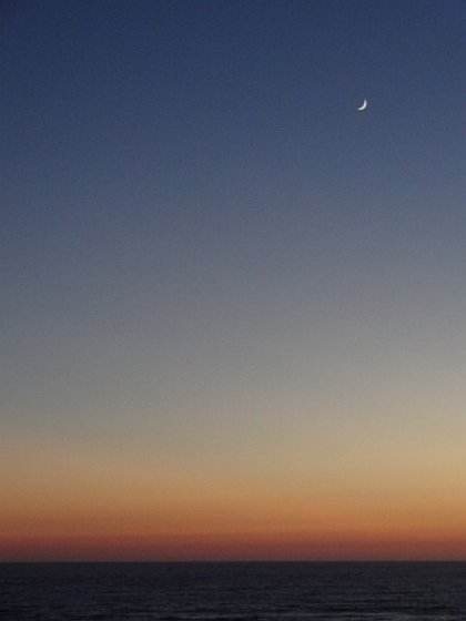 Sky colours with Moon after sunset