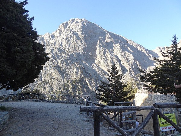 Gingilos mountain near entrance of Samaria gorge (Xyloskalo)