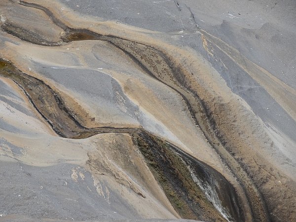 Rock colorations in Las Penitas ravine