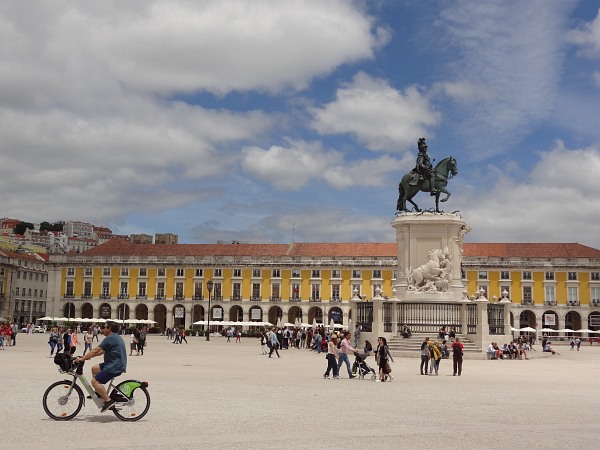 Pra&ccdil;a do Comércio (Commerce Square)
