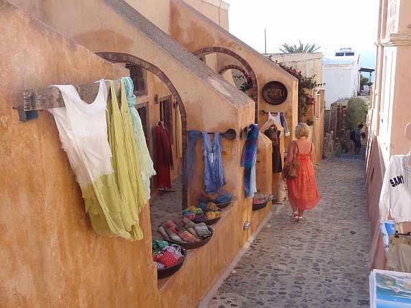 'Ecru' fashion boutique in Oia