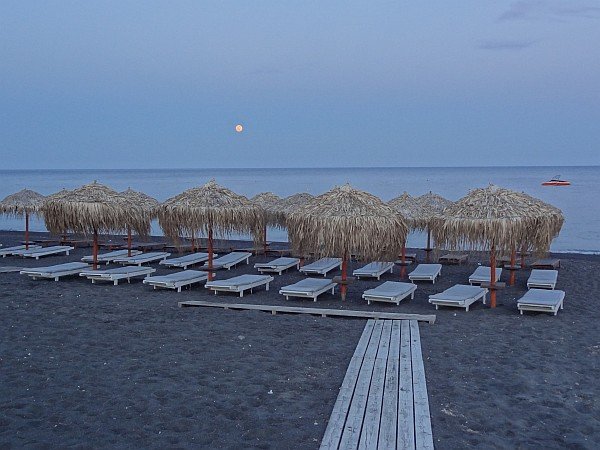Perivolos beach moonrise