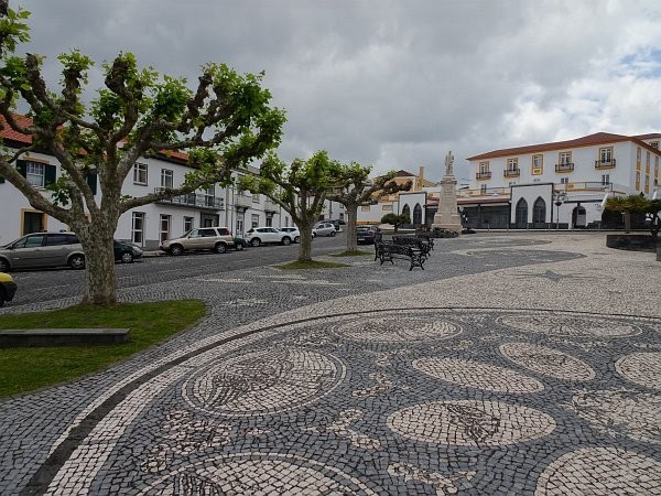 Calçada paved square Largo Doutor João Pereira