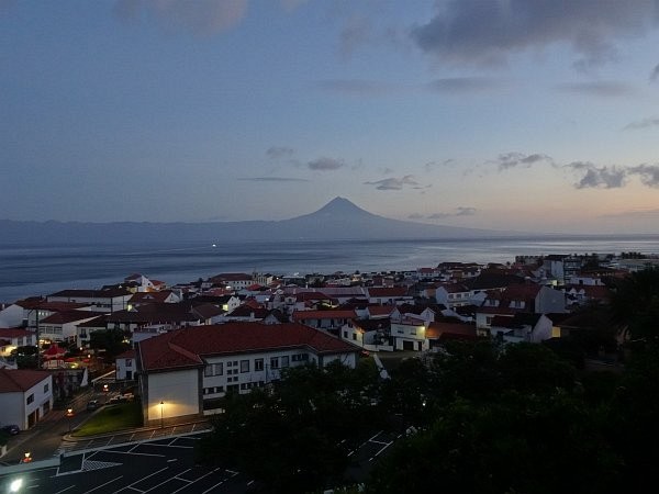 Velas after sunset; in background Pico mountain