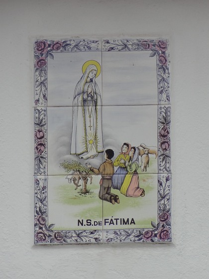 Tiles over house door at Sete Cidades depicting the apparition of the Virgin Mary at Fátima)