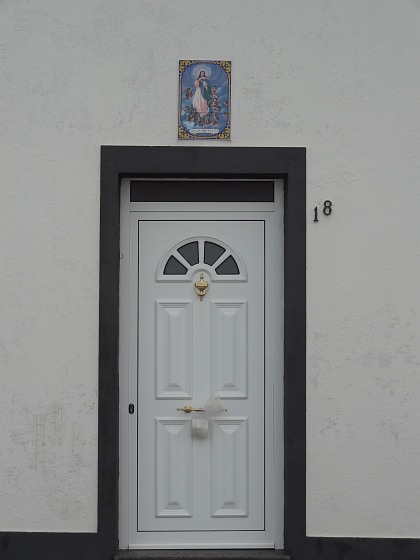 Tiles over house door at Sete Cidades
