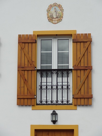 Tiles over house door at Sete Cidades