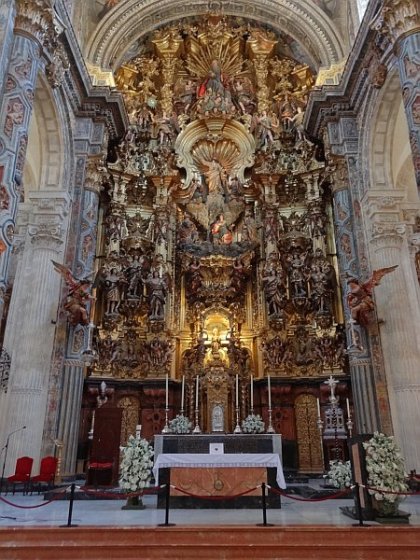 Altar in Iglesia del Salvador