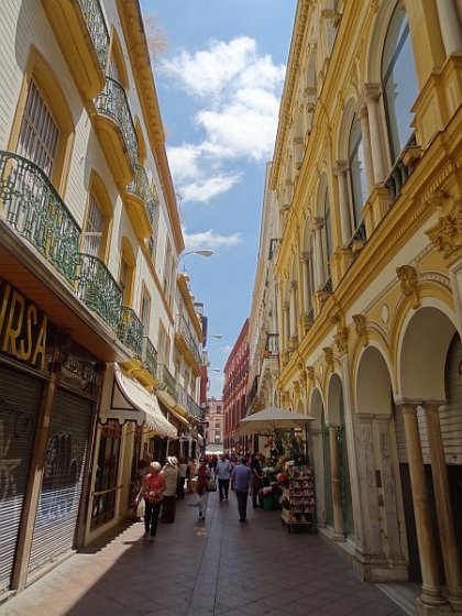 Shopping lane in Centro neighbourhood