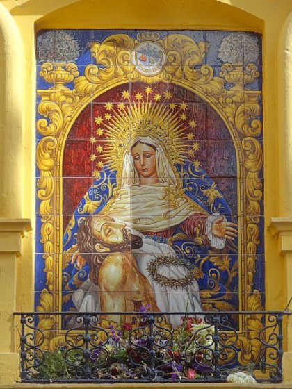 Virgin Mary ceramic panel in Arenal neighbourhood